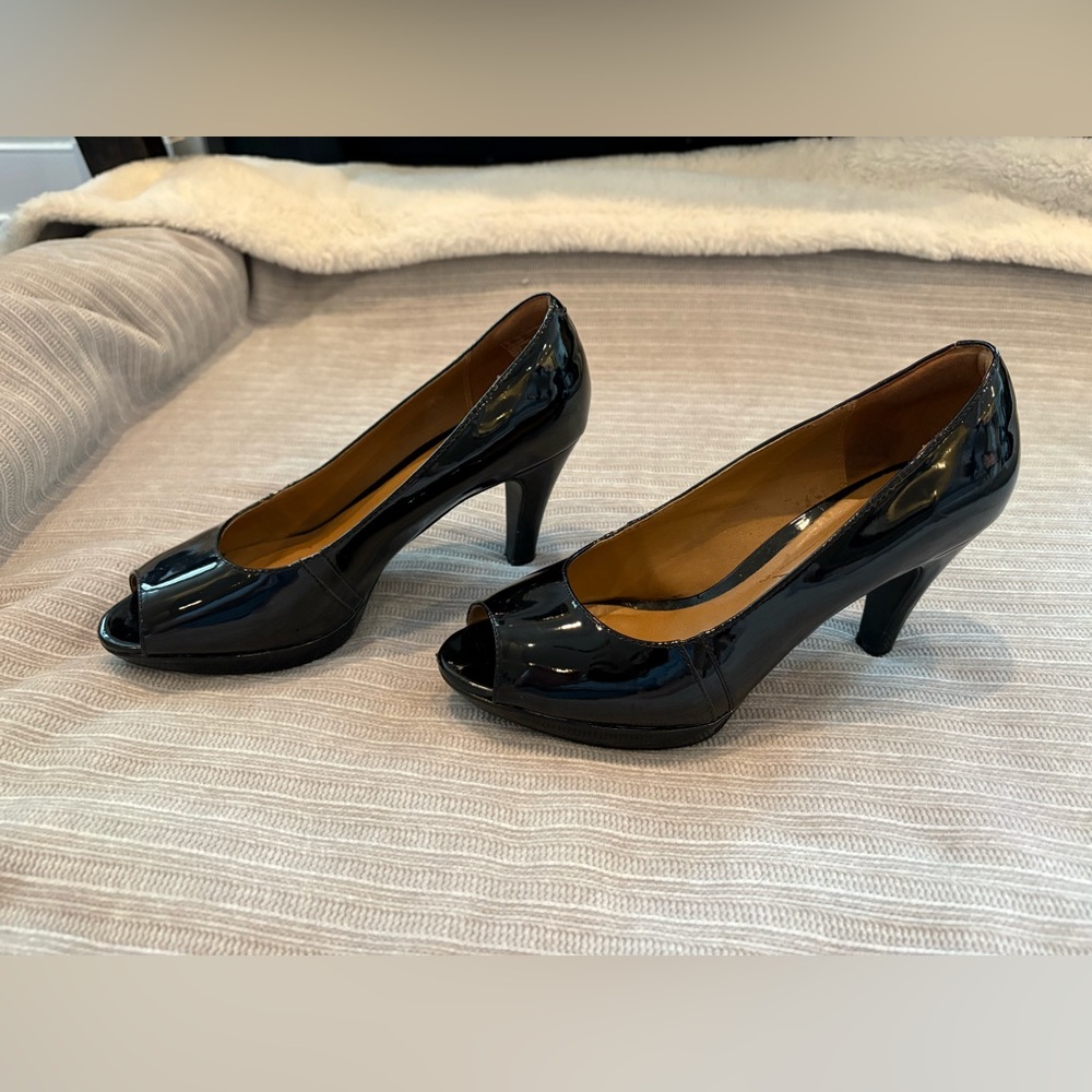 Clark’s Black Patent Peep-Toe Women’s Heels - Picture 2 of 5